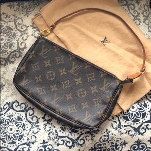 Final sale price firm lv Pochette